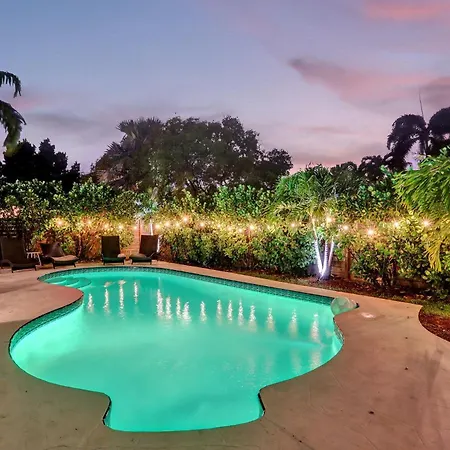 Renovated 5½ Bedroom Home/Heated Pool